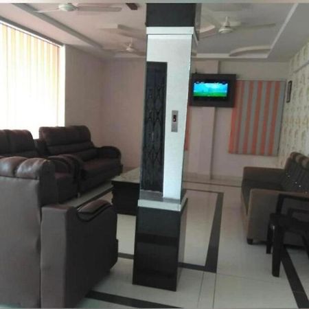 Oyo Flagship 80855 Hotel R Grand Vijayawāda Eksteriør bilde