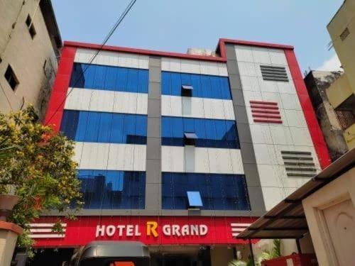 Oyo Flagship 80855 Hotel R Grand Vijayawāda Eksteriør bilde