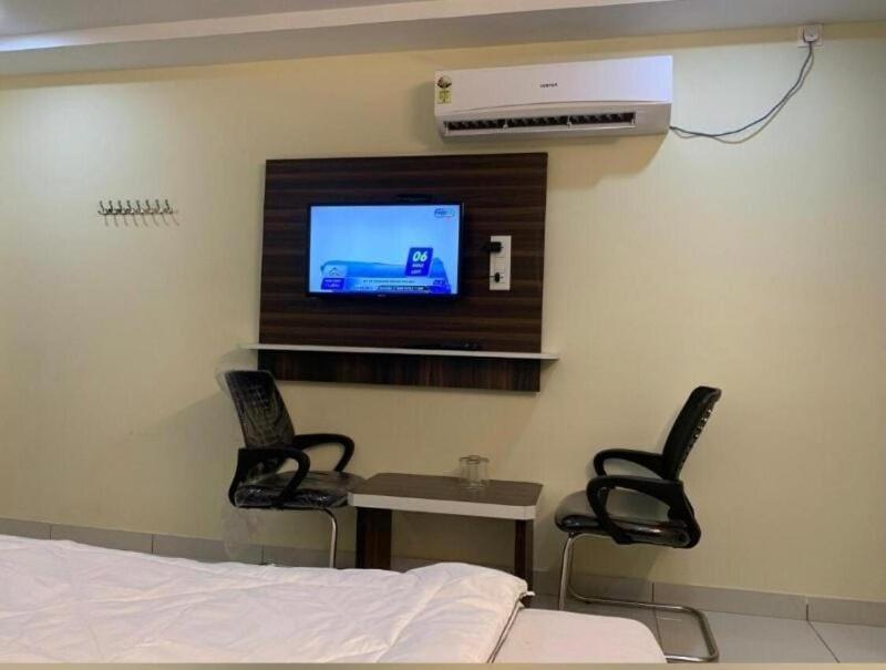 Oyo Flagship 80855 Hotel R Grand Vijayawāda Eksteriør bilde